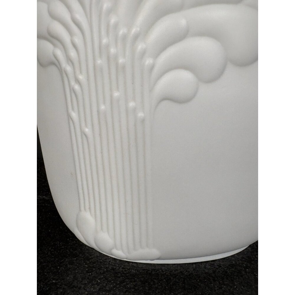 Vintage Kaiser White Oval Porcelain Bisque Vase Floral Manfred Frey West Germany - Picture 3 of 15